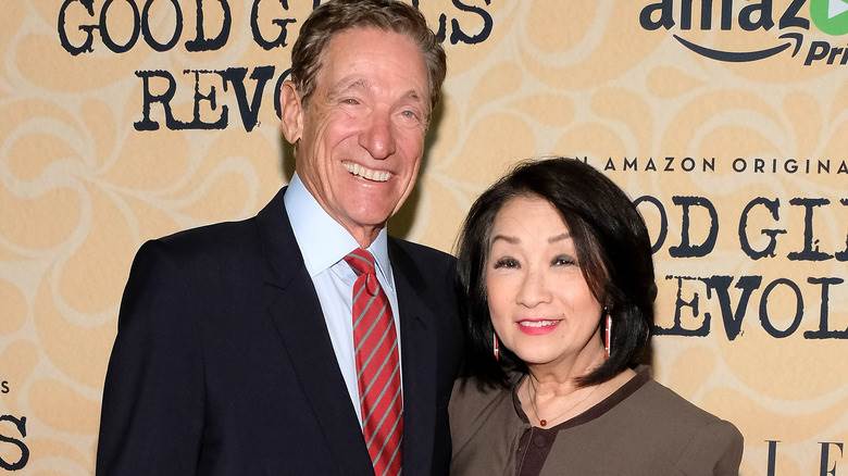 Maury Povich et Connie Chung souriant