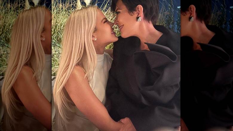 Khloe Kardashian et Kris Jenner s'embrassent