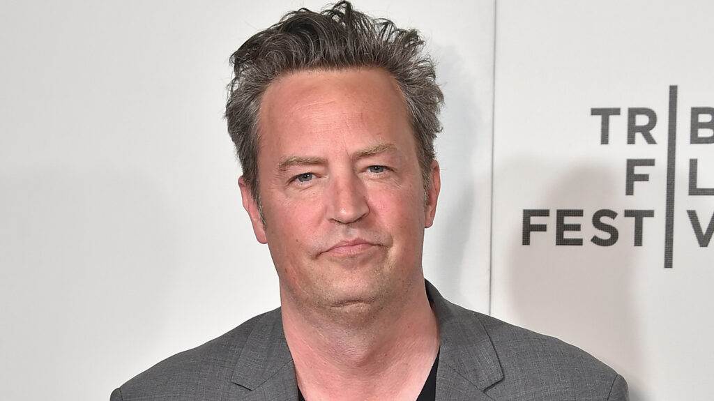 Comment les luttes contre la dépendance de Matthew Perry ont affecté son apparence