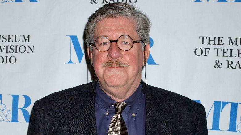 Edward Herrmann souriant