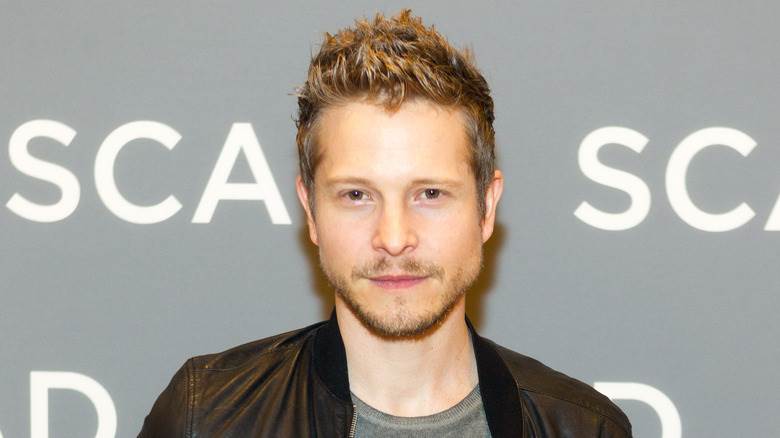 Matt Czuchry souriant