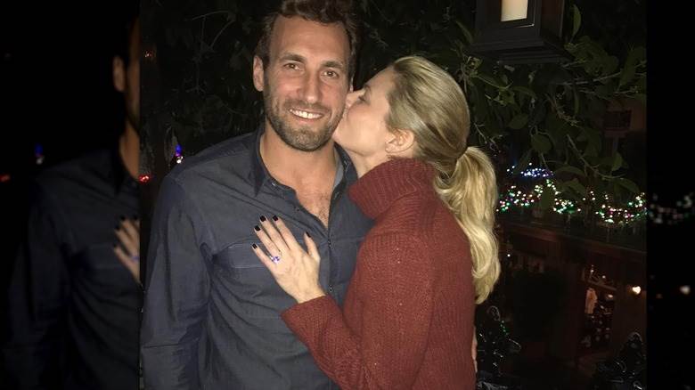 Erin Andrews embrassant Jarret Stoll