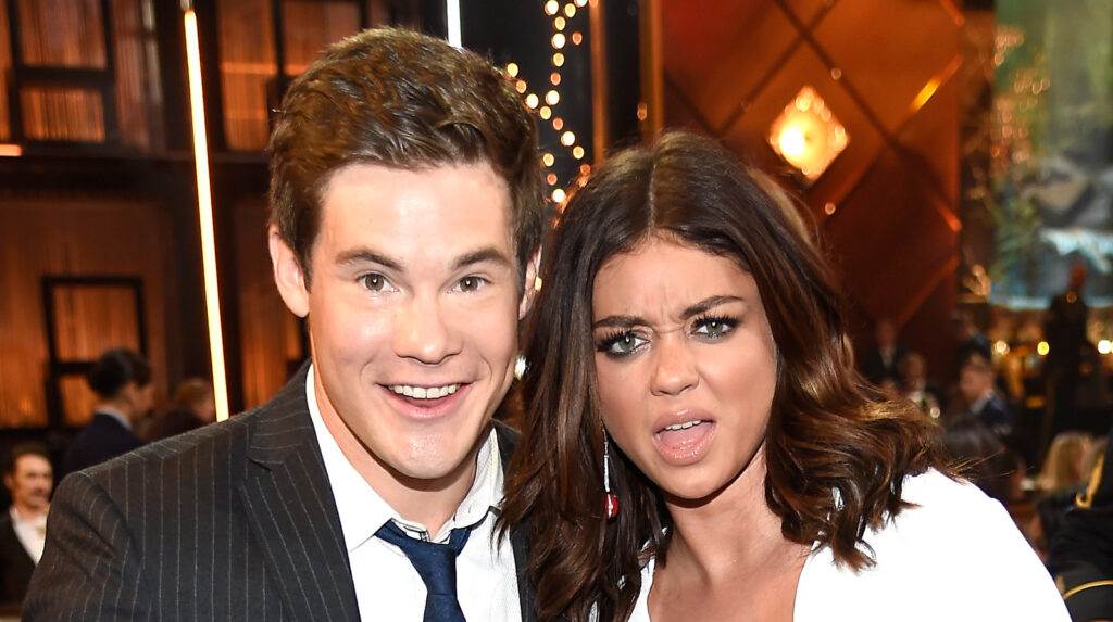 À quoi ressemble la relation entre Sarah Hyland et Adam DeVine dans la vraie vie