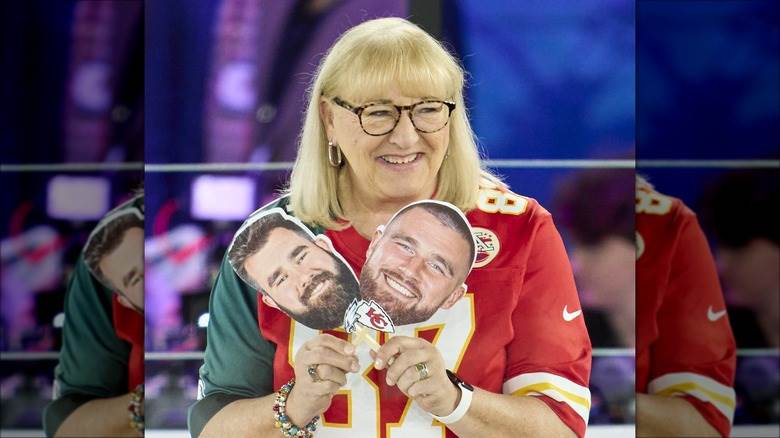 Donna Kelce soutient ses fils pendant le Super Bowl