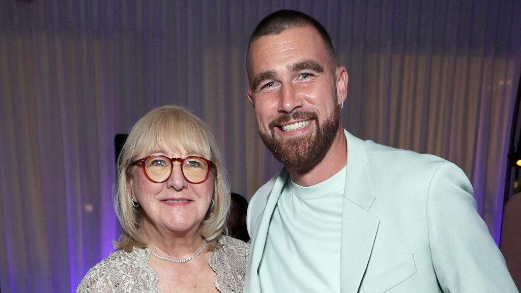 Dans la relation de Travis Kelce avec sa mère, Donna