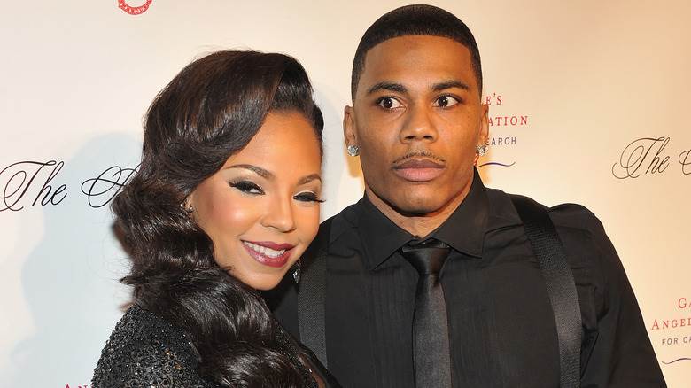 Ashanti et Nelly sur un tapis rouge