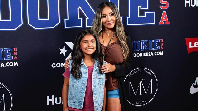 Snooki posant avec sa fille Giovanna