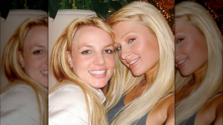 Britney Spears et Paris Hilton souriants en selfie