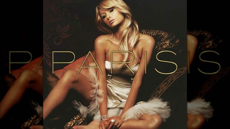 Paris Hilton posant sur la couverture de son premier album