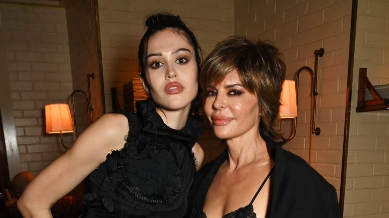 Lisa Rinna et sa fille Amelia Gray Hamlin posant