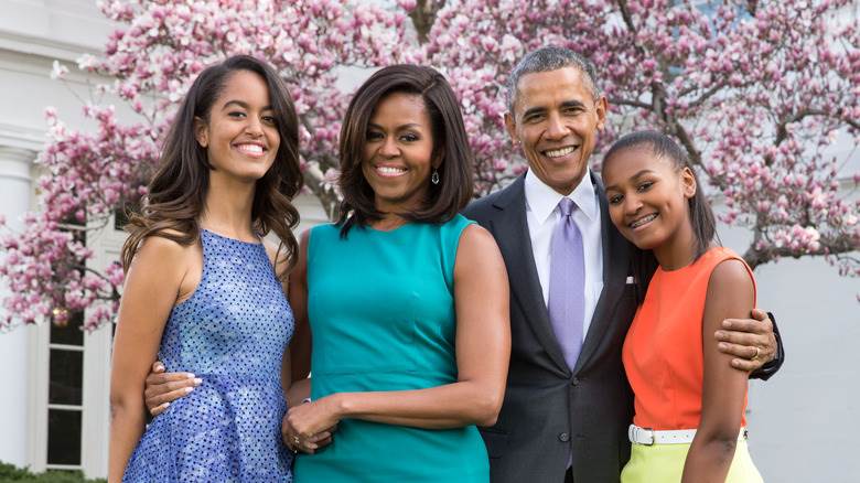 Famille Obama posant