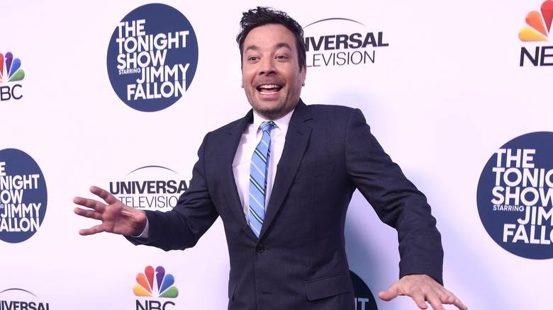 Jimmy Fallon posant sauvagement