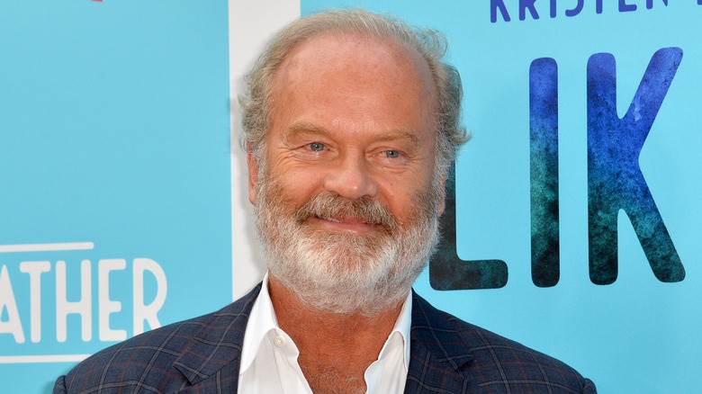 Kelsey Grammer pose