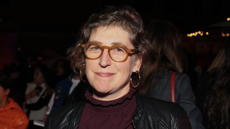 Mayim Bialik sur le tapis rouge