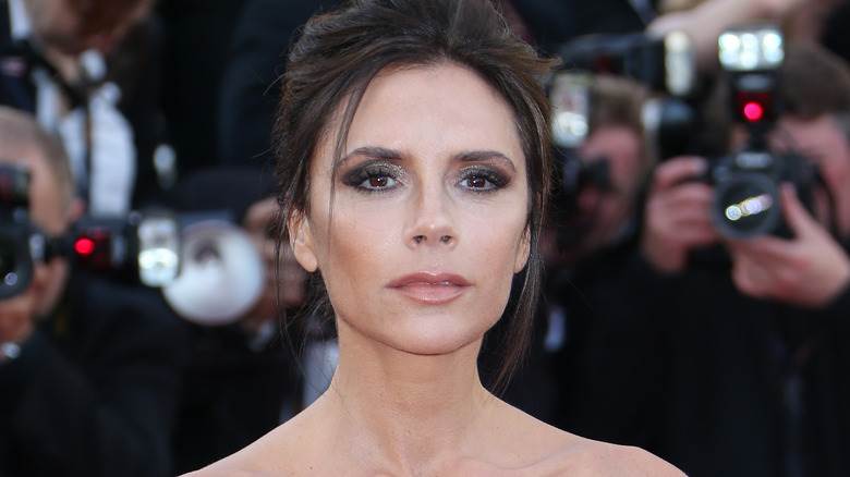 Victoria Beckham posant pour les photographes