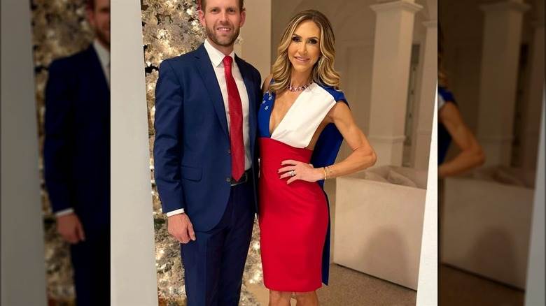 Robe patriotique Eric Lara Trump