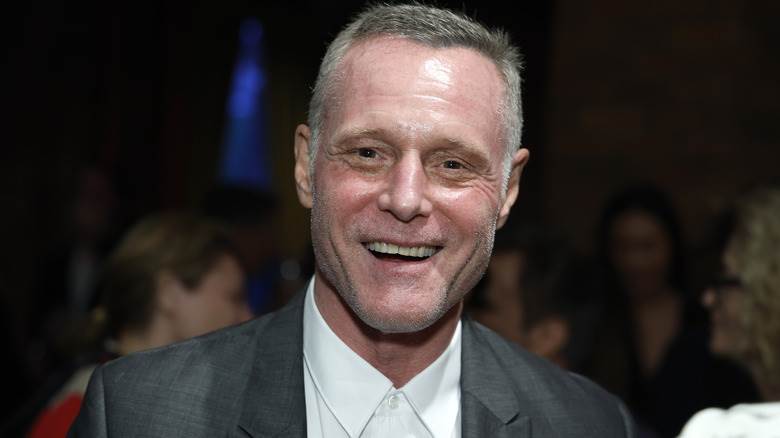 Jason Beghe souriant