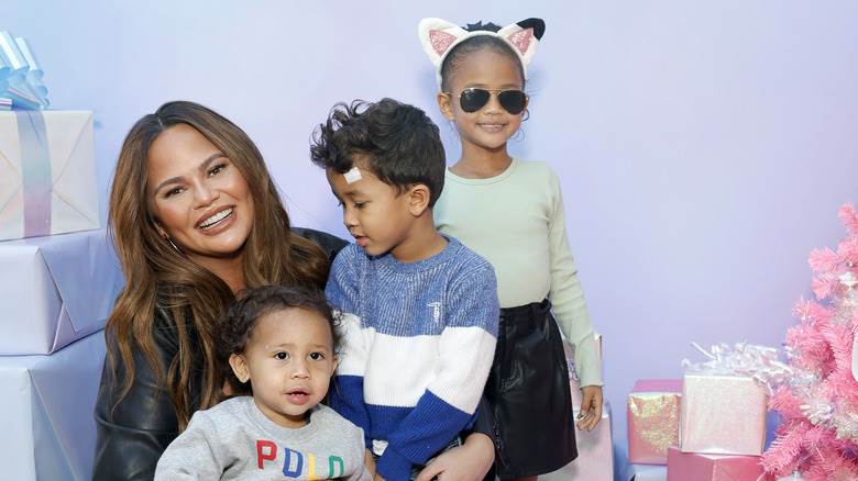 Chrissy Teigen avec ses enfants