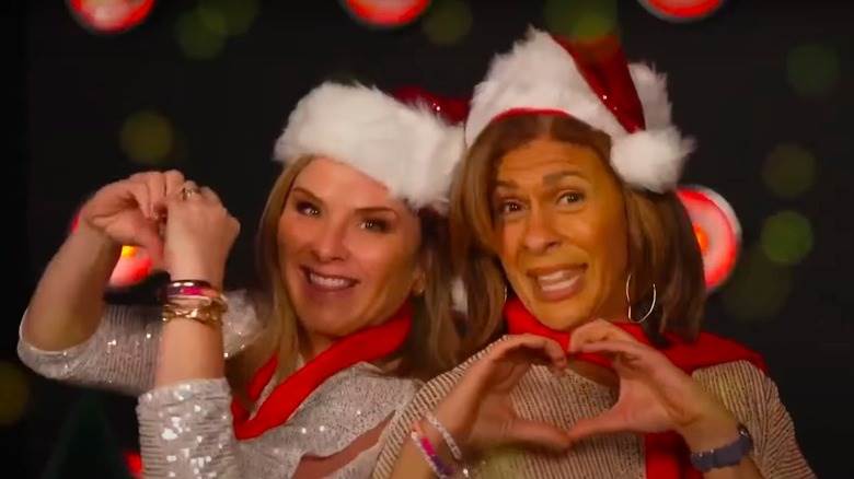 Jenna Bush Hager et Hoda Kotb dans la vidéo de Noël de Carefee