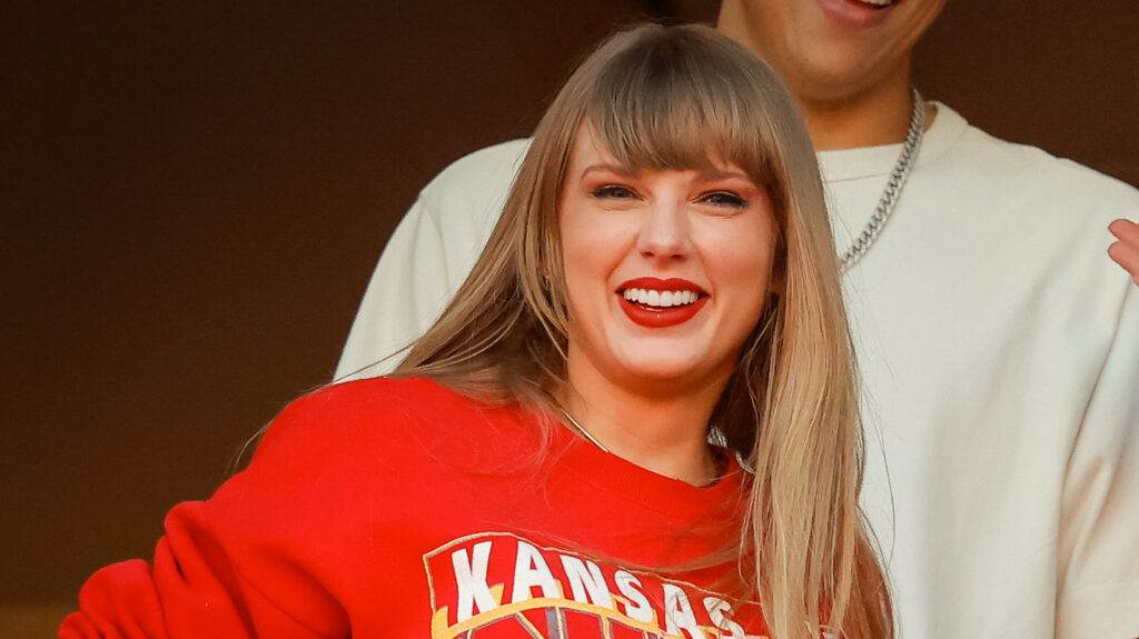 Taylor Swift se débarrasse des fans de la NFL qui la huent lors du match des Chiefs