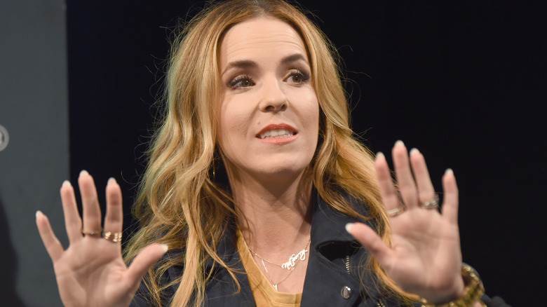 Rachel Hollis, parlant