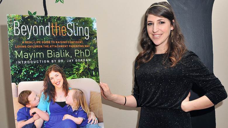 Mayim Bialik fait la promotion de son livre 