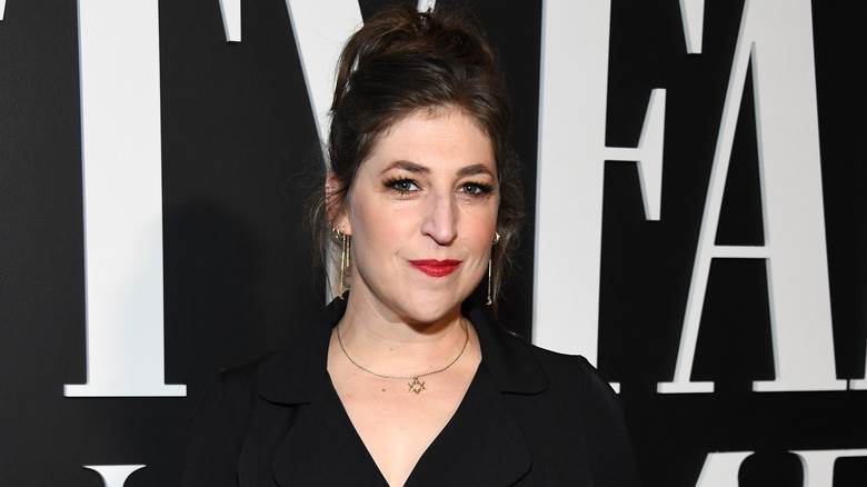 Mayim Bialik à un événement Vanity Fair