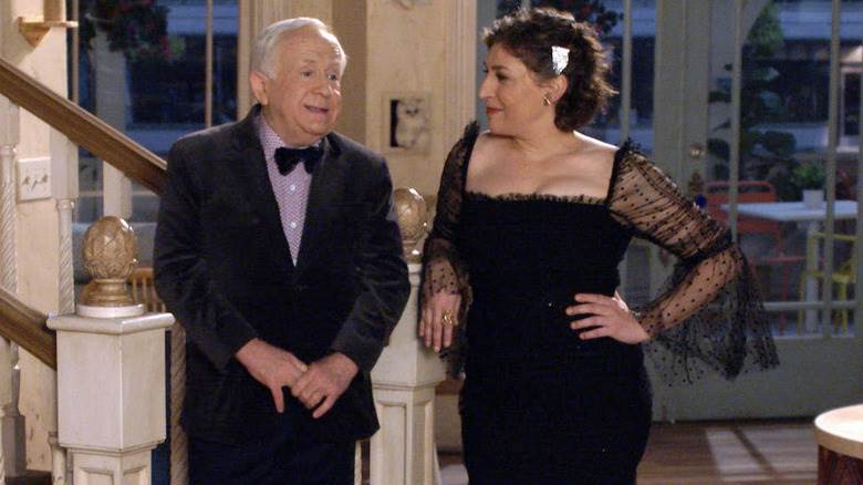 Leslie Jordan et Mayim Bialik dans "Call Me Kat"