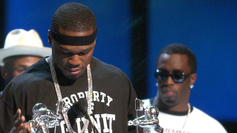 Prix ​​50 Cent remis par Diddy en arrière-plan