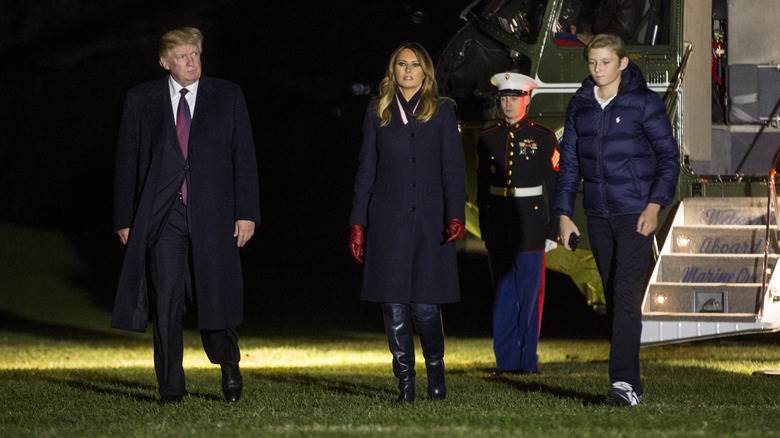 La famille Trump s'éloigne de Marine One