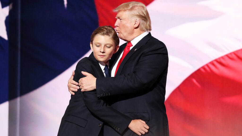 Une chronologie de la transformation en hauteur époustouflante de Barron Trump