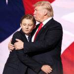 Une chronologie de la transformation en hauteur époustouflante de Barron Trump