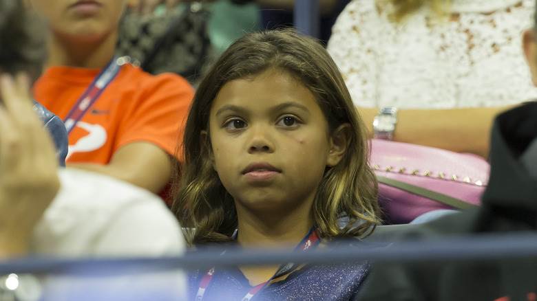 Sam Alexis Woods regarde un match de tennis de 2015