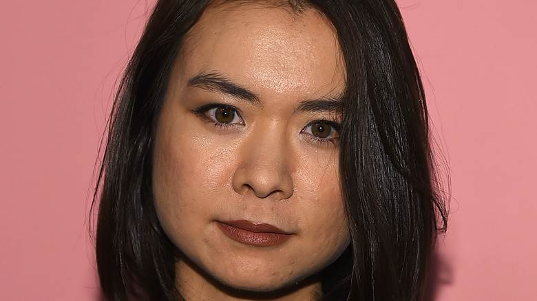 Mitski posant pour les caméras