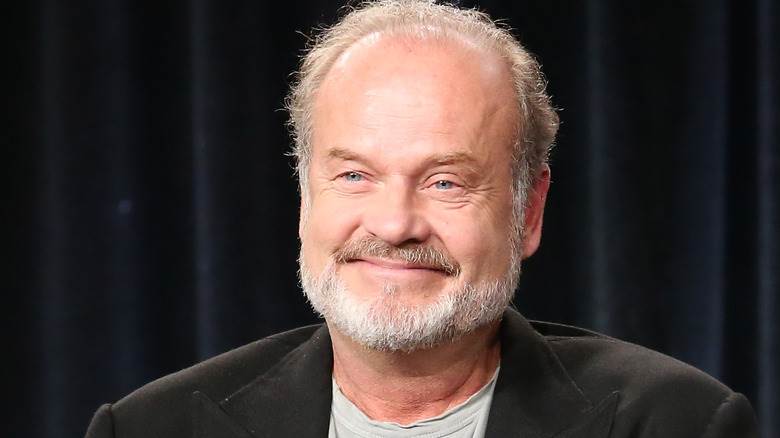 Kelsey Grammer souriant sur scène