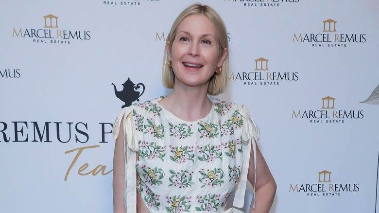 Kelly Rutherford souriante