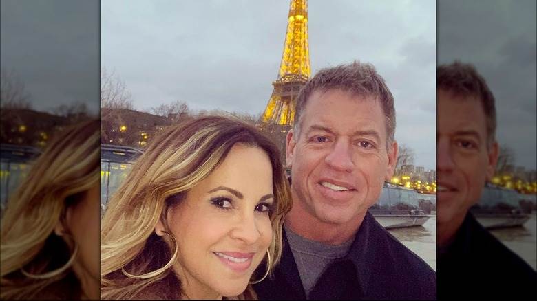 Catherine Mooty posant avec Troy Aikman