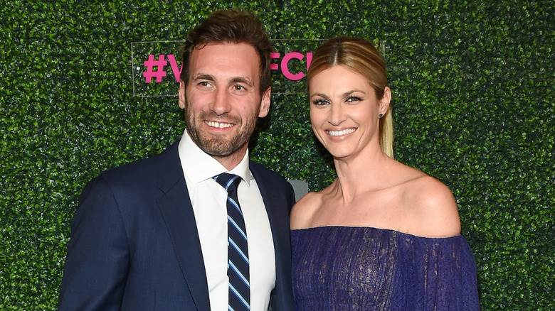 Erin Andrews et Jarret Stoll souriants