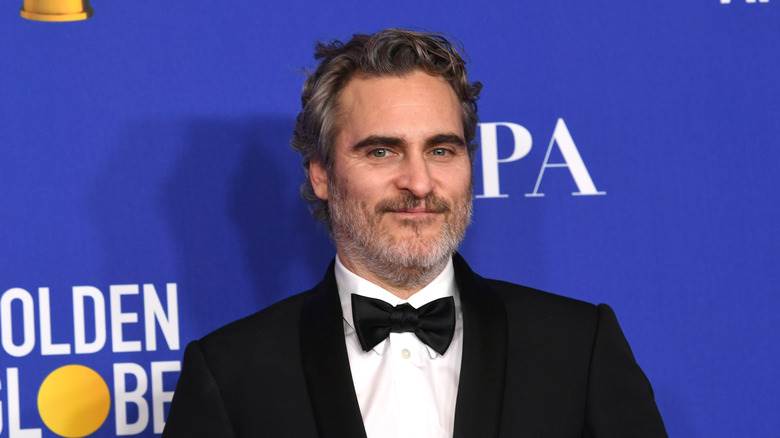 Joaquín Phoenix posant