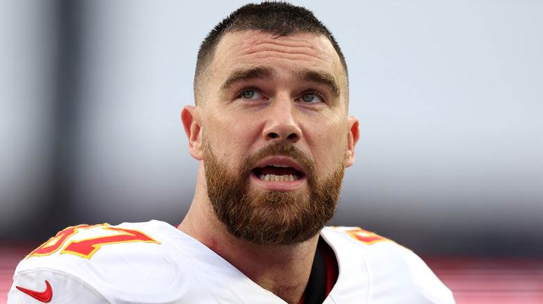 Travis Kelce avec suçon