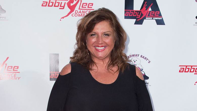 Abby Lee Miller posant