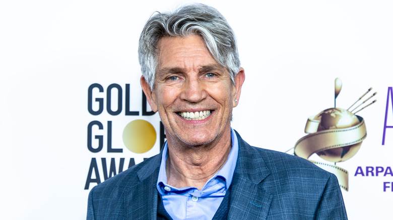 Eric Roberts sourit