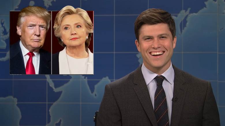 Colin Jost en train de rire