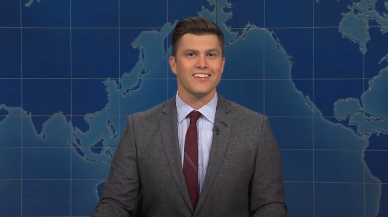 Colin Jost sur l'ensemble de mise à jour du week-end