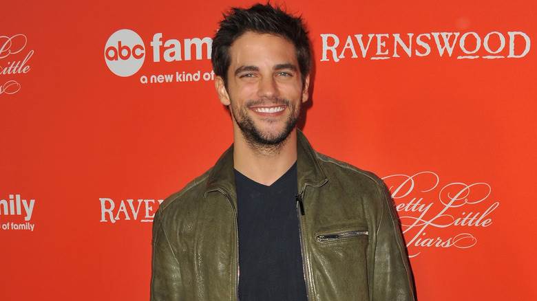 Brant Daugherty souriant