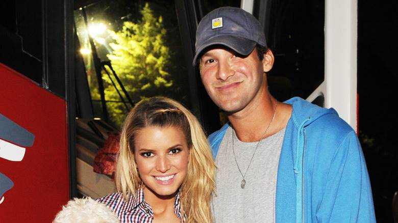 Jessica Simpson et Tony Romo souriants