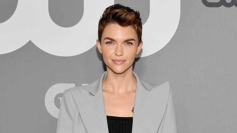 Ruby Rose souriante