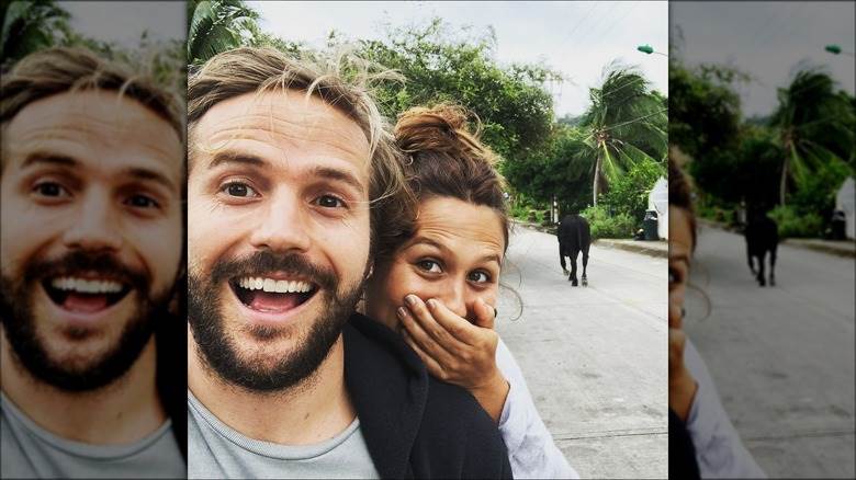 Michael Stahl-David prend un selfie avec Camila Diaz Samper