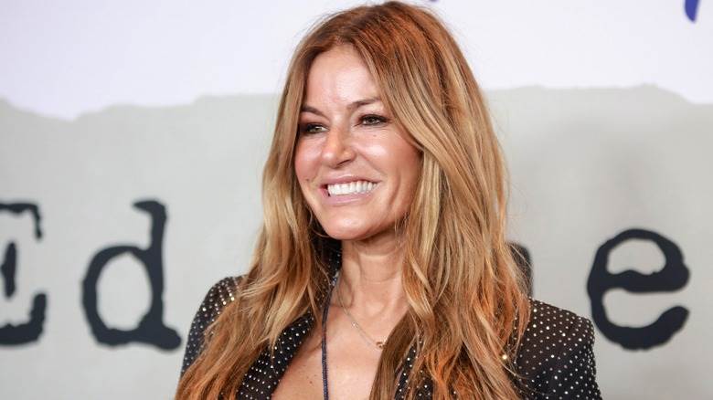 Kelly Bensimon souriante