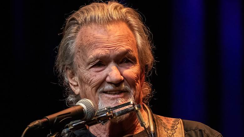 Kris Kristofferson joue 